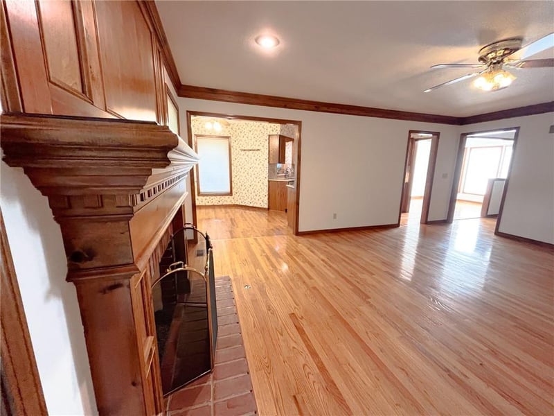 1231 Wildbriar Dr, Liberty, MO 64068