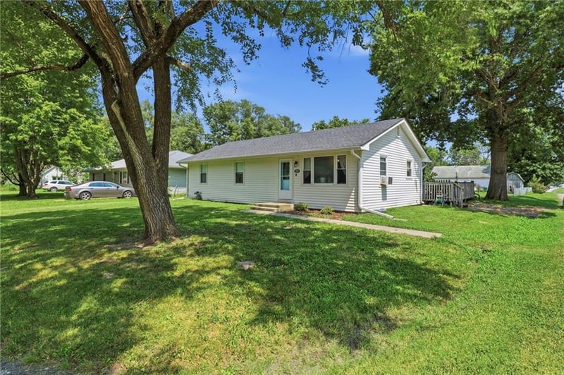 205 N Mulberry St, Adrian, MO 64720