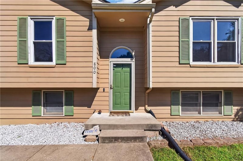 800 NE Bristol Dr, Lee's Summit, MO 64086