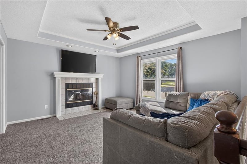 800 NE Bristol Dr, Lee's Summit, MO 64086