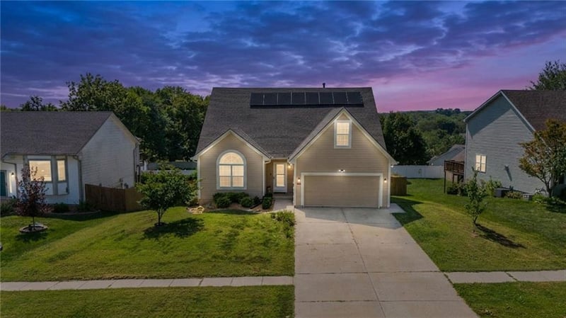 405 Hillcrest St, Lansing, KS 66043