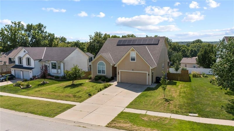 405 Hillcrest St, Lansing, KS 66043