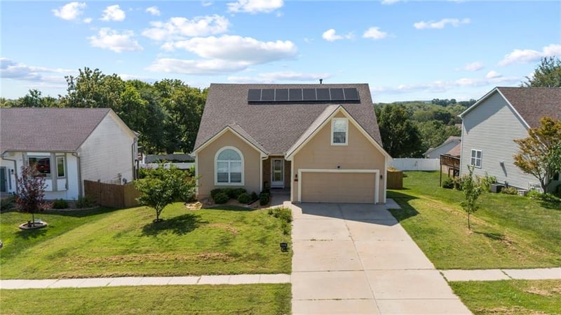 405 Hillcrest St, Lansing, KS 66043