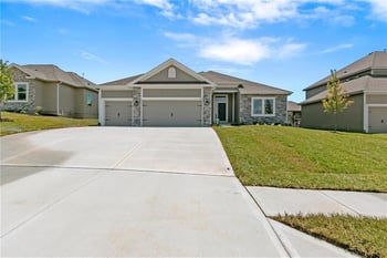 11028 Corrington Ave, Kansas City, MO 64156