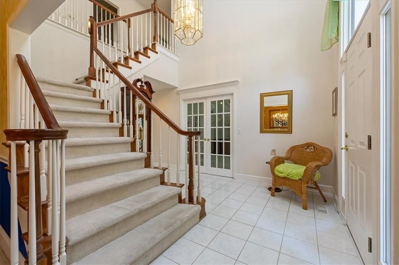 605 Edgewood Dr, Lee's Summit, MO 64081