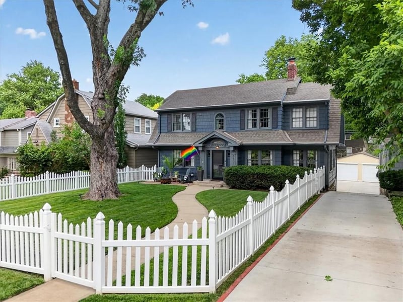 5637 Oak St, Kansas City, MO 64113