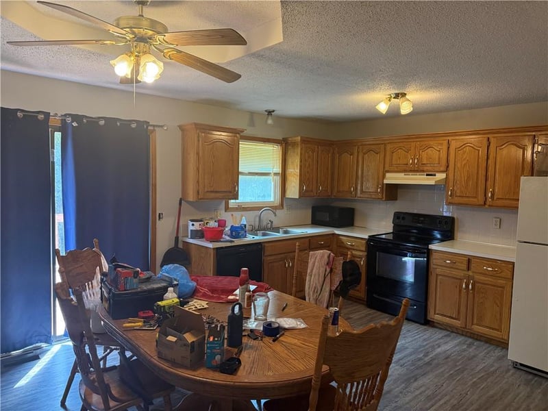 704 Hillcrest St, Pleasant Hill, MO 64080