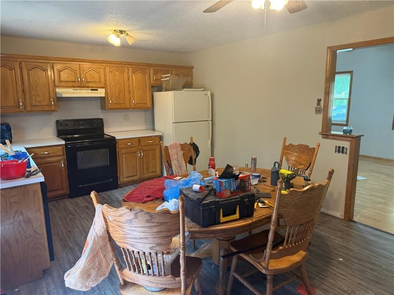 704 Hillcrest St, Pleasant Hill, MO 64080