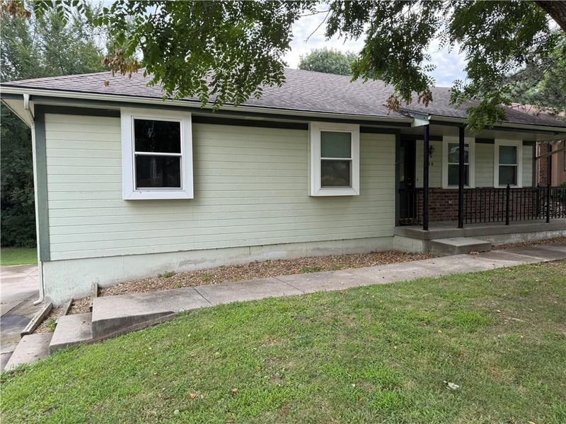 704 Hillcrest St, Pleasant Hill, MO 64080
