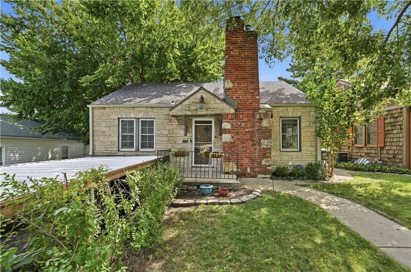 4201 Roanoke Rd, Kansas City, MO 64111