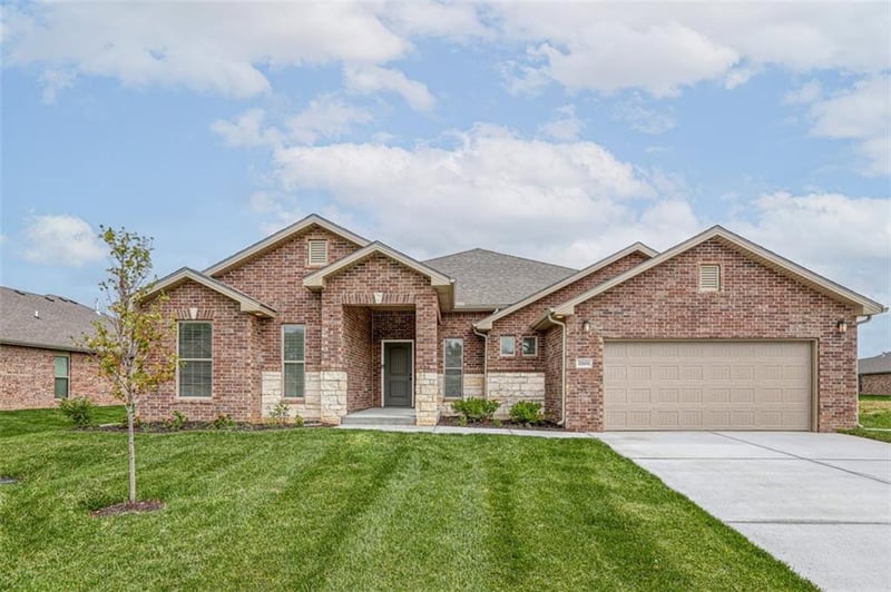 1643 N 156th St, Basehor, KS 66007