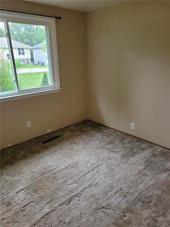 8105 Summit St, Kansas City, MO 64118