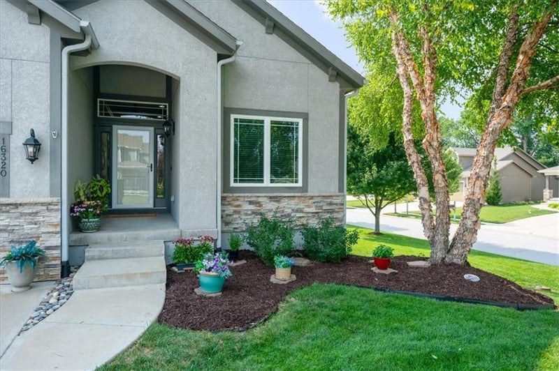 16320 Heatherwood St, Olathe, KS 66062