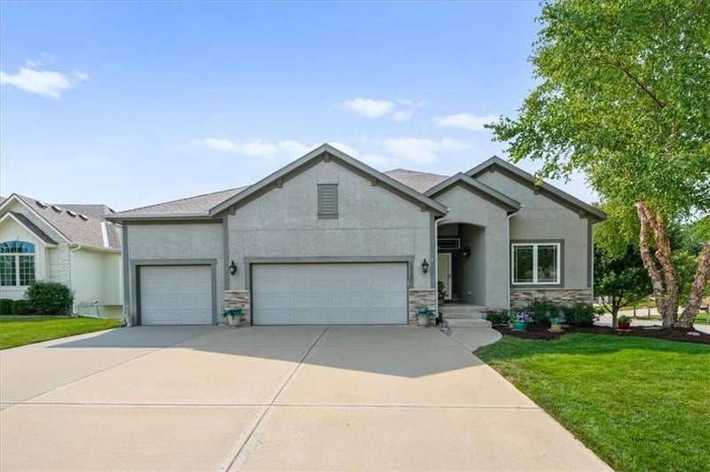 16320 Heatherwood St, Olathe, KS 66062