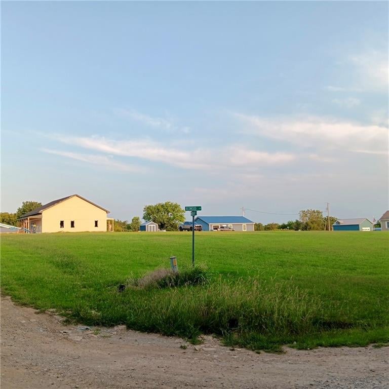 1 Newberry Dr, Linn Valley, KS 66040
