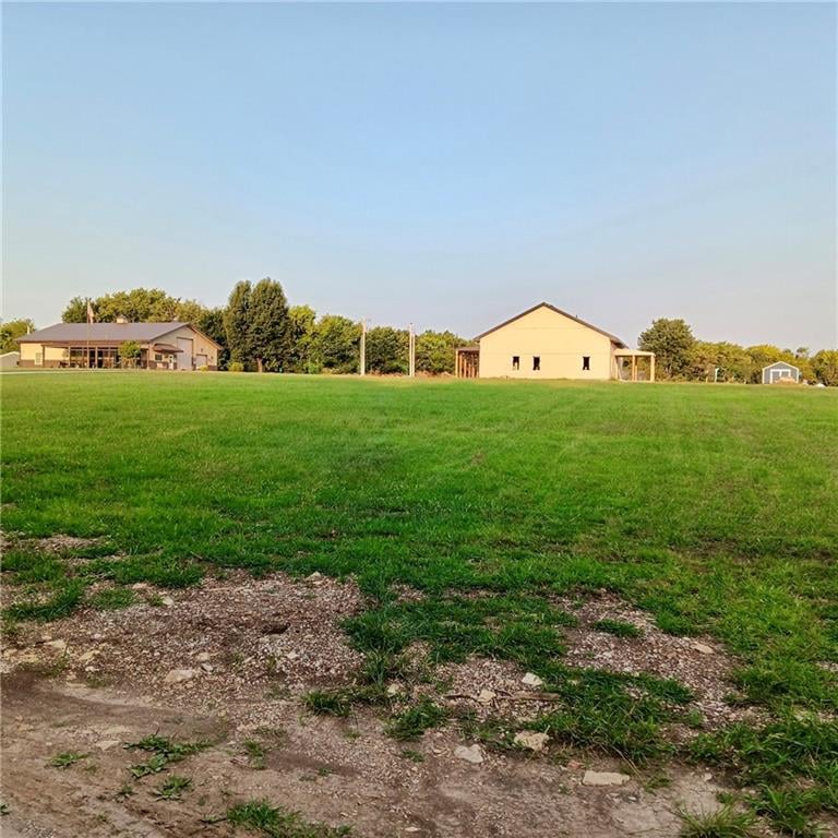 1 Newberry Dr, Linn Valley, KS 66040