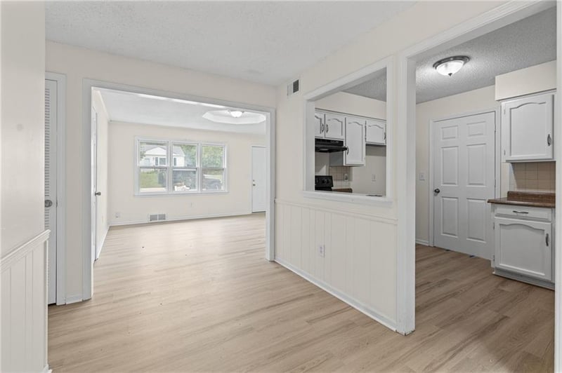 2414 NE Pursell Rd, Gladstone, MO 64118