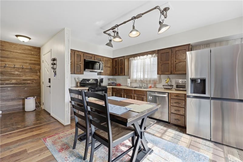 203 SE 16th St, Oak Grove, MO 64075
