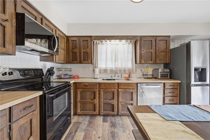 203 SE 16th St, Oak Grove, MO 64075