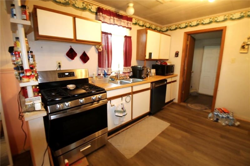 1005 4th St, Altamont, KS 67330