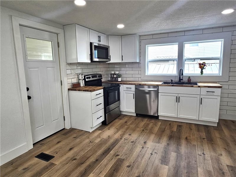 304 N College St, Richmond, MO 64085