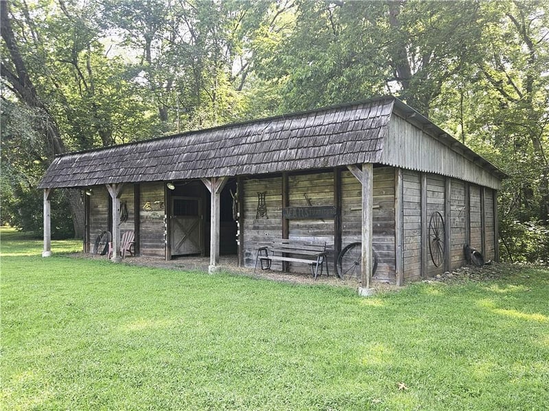 203 Ridgeway Dr, Richmond, MO 64085
