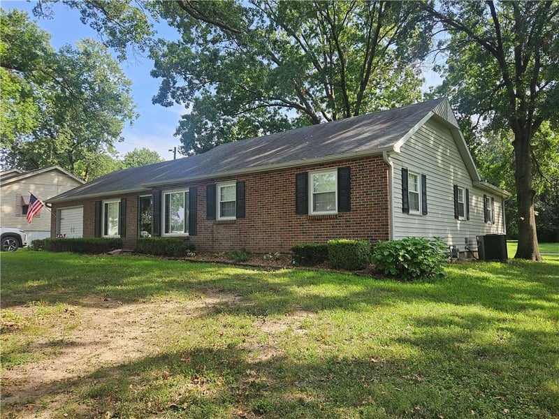 203 Ridgeway Dr, Richmond, MO 64085