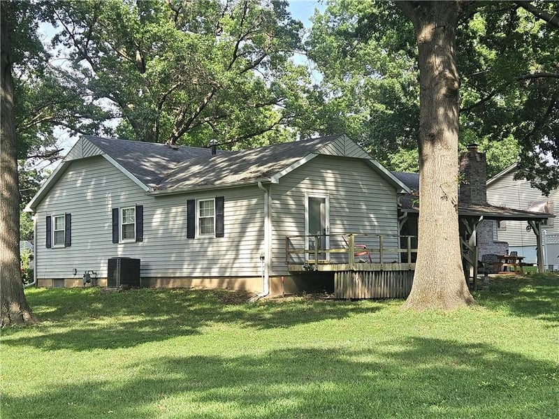 203 Ridgeway Dr, Richmond, MO 64085