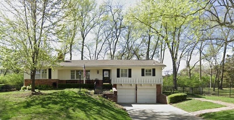 211 W 104th Ter, Kansas City, MO 64114