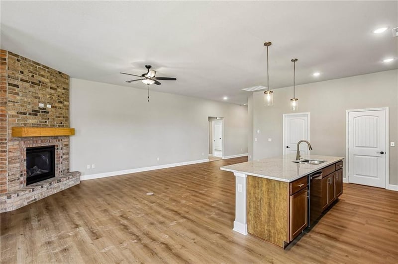 1644 N 157th Ln, Basehor, KS 66007