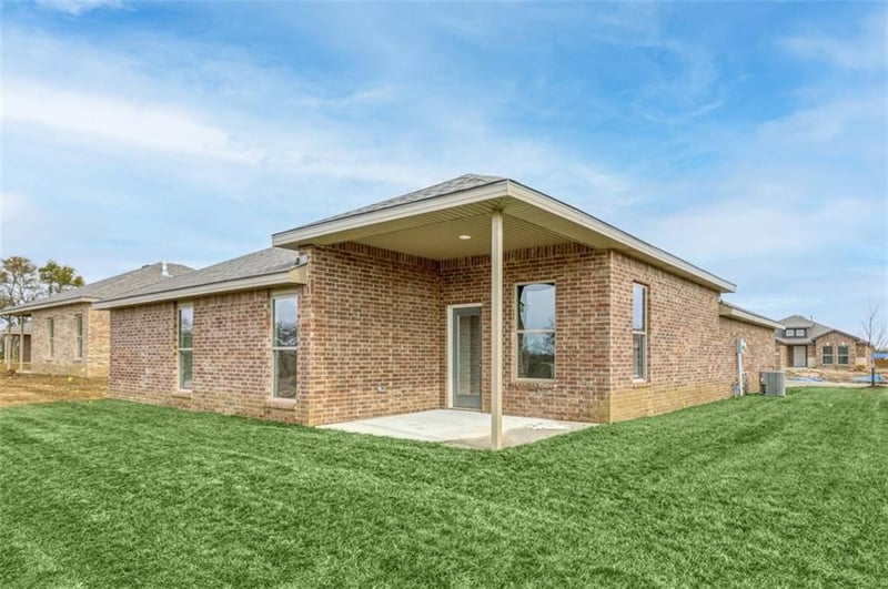 15624 Austin Ct, Basehor, KS 66007