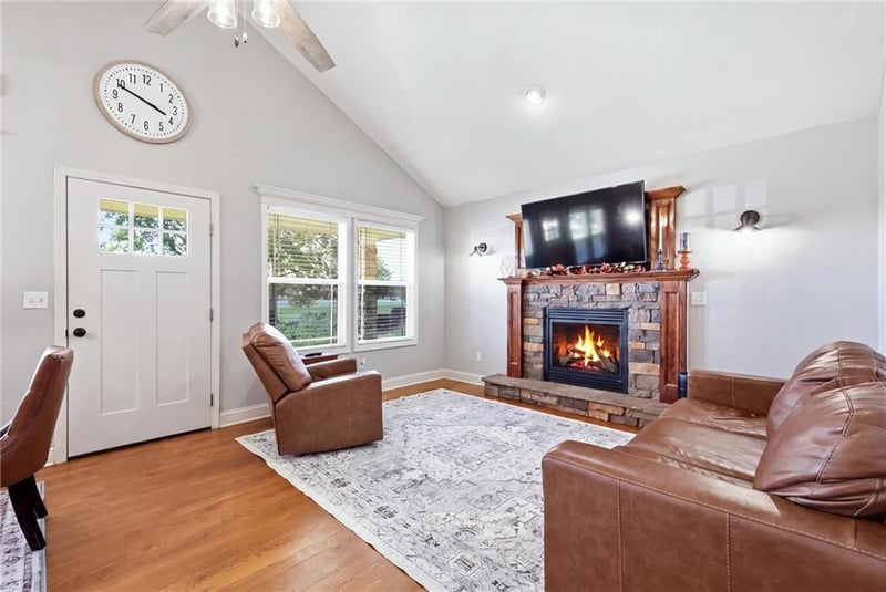 217 N Bluegrass Dr, Bonner Springs, KS 66012