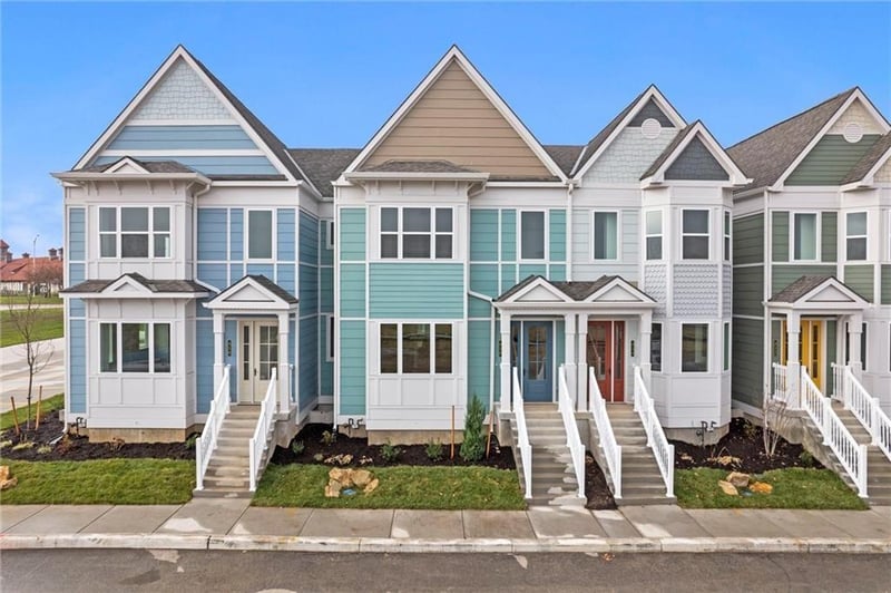 456 Brummel Rd, Lee's Summit, MO 64081