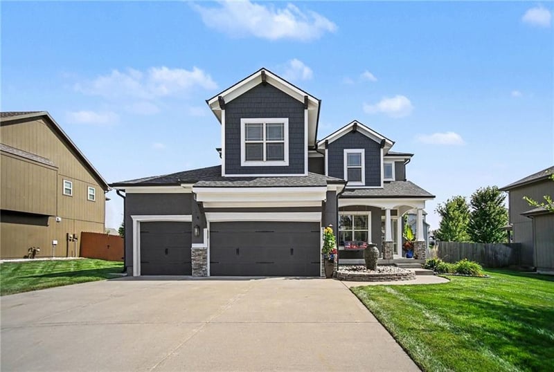 8209 NE 103rd St, Kansas City, MO 64157