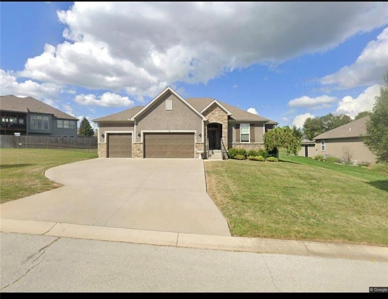 4817 Marguerite St, Blue Springs, MO 64015