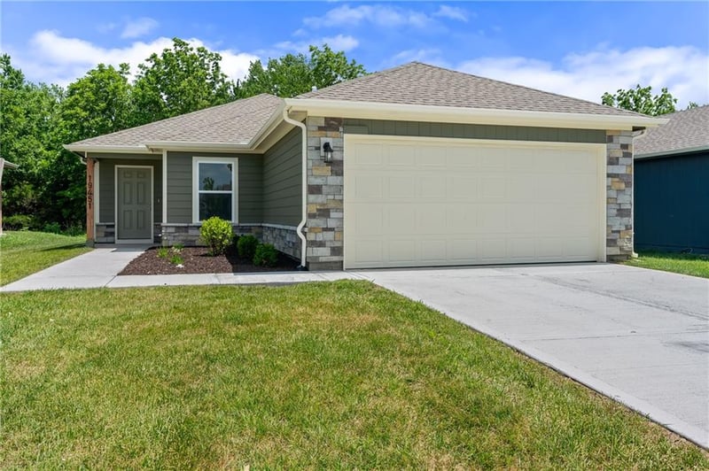20279 195th St, Spring Hill, KS 66083