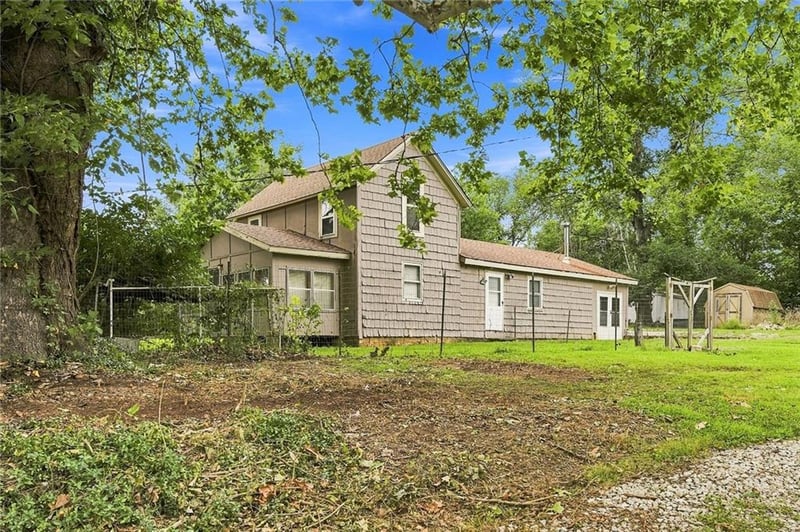32330 W 215th St, Spring Hill, KS 66083