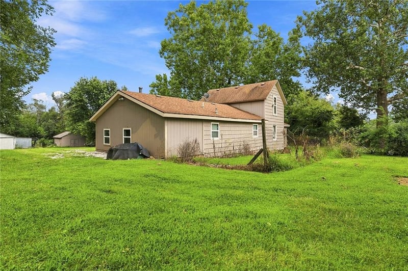 32330 W 215th St, Spring Hill, KS 66083