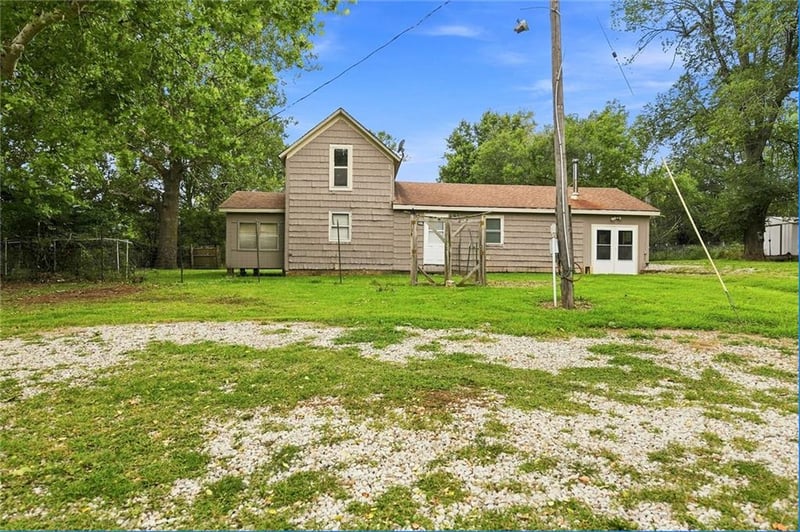32330 W 215th St, Spring Hill, KS 66083