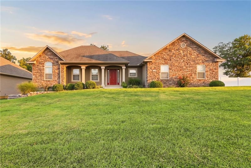 628 Oakmont Dr, Warrensburg, MO 64093