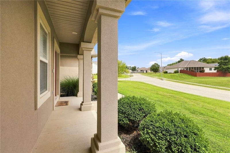 628 Oakmont Dr, Warrensburg, MO 64093