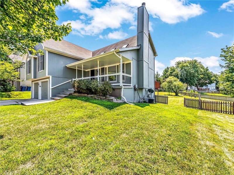 805 Black Oak Dr, Liberty, MO 64068