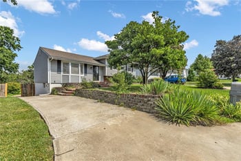 1304 65th Ter, Kansas City, MO 64118