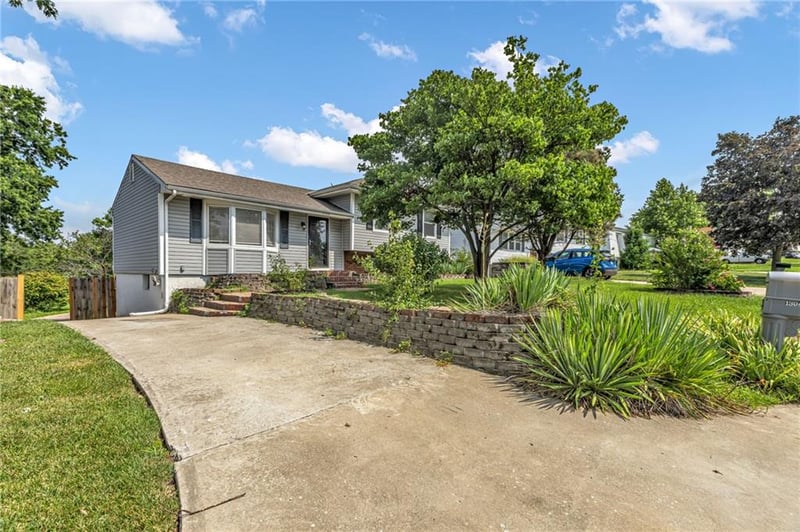 1304 65th Ter, Kansas City, MO 64118