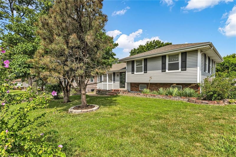 1304 65th Ter, Kansas City, MO 64118