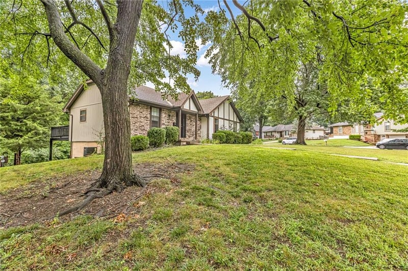3612 NE Chapel Dr, Lee's Summit, MO 64064