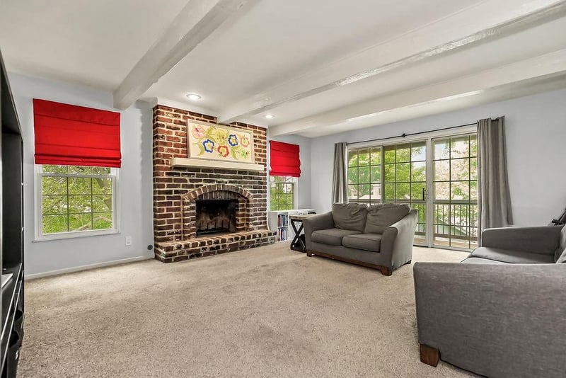 5716 Metcalf Ct, Overland Park, KS 66202