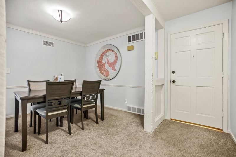 5716 Metcalf Ct, Overland Park, KS 66202