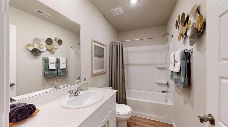 434 Valley View Dr, Tonganoxie, KS 66086