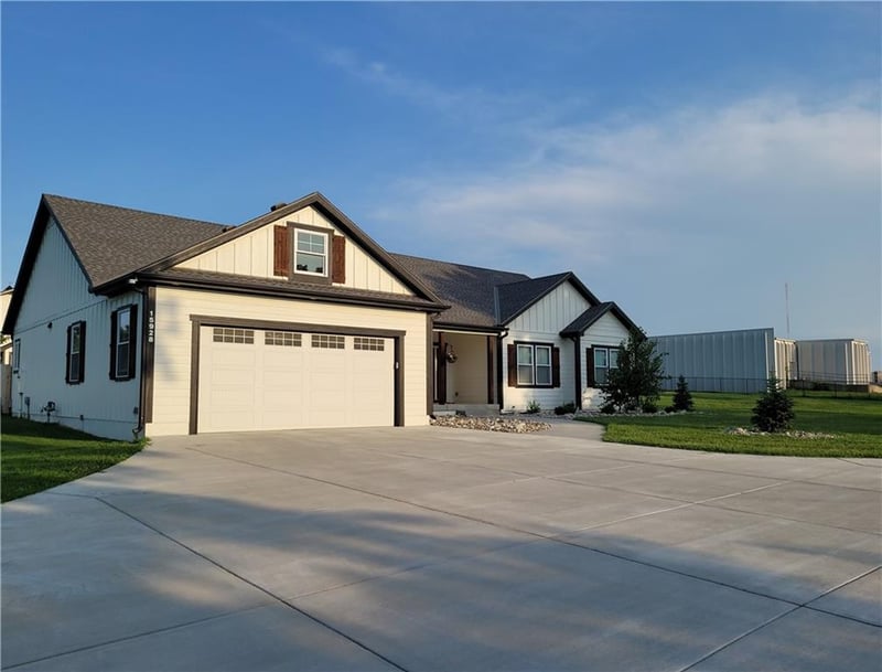 15928 E Cogan Ln, Independence, MO 64050